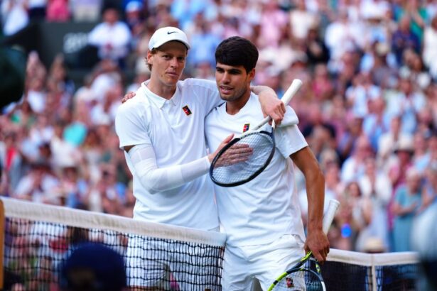 galerie foto tu deja ai doua jannik sinner l a intepat pe carlos alcaraz dupa ce si a luat revansa in finala wimbledon 2025 68740348377a0