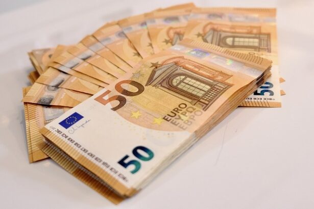 guvernul a imprumutat 375 miliarde de dolari si 15 miliarde de euro pe o cerere ridicata de 15 miliarde de dolari finantele au vrut sa profite dupa ce pachetul de austeritate a imbunatatit percep 686e9bc37a81b