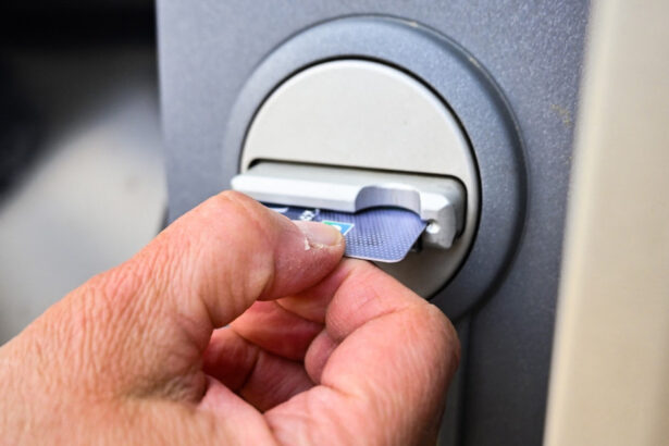 guvernul greciei elimina toate comisioanele pentru retrageri de numerar de la bancomate cand regulile nu sunt respectate intervenim 688090f3cc1bd