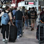 haos pe aeroporturile din franta peste 900 de zboruri au fost anulate joi din cauza grevei controlorilor de trafic aerian 6866c66407d59