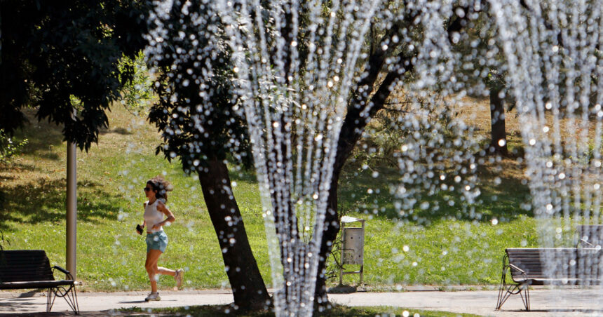 harta cod rosu de canicula in sudul si sud vestul tarii inclusiv in bucuresti temperaturi de pana la 43c si risc de furtuni 68847f1fea262