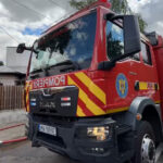 incendiu la mai multe locuinte din sectorul 1 al capitalei pompierii avertizeaza ca focul s ar putea extinde la cladirile invecinate 686fc95856382