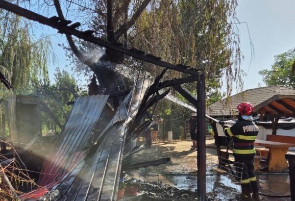 incendiu la o locuinta din daeni judetul tulcea 68850515ab2ca