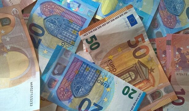 investitii in valoare de 366 miliarde euro inclusiv in romania din veniturile provenite din comercializarea certificatelor de emisii 6866770cdb403
