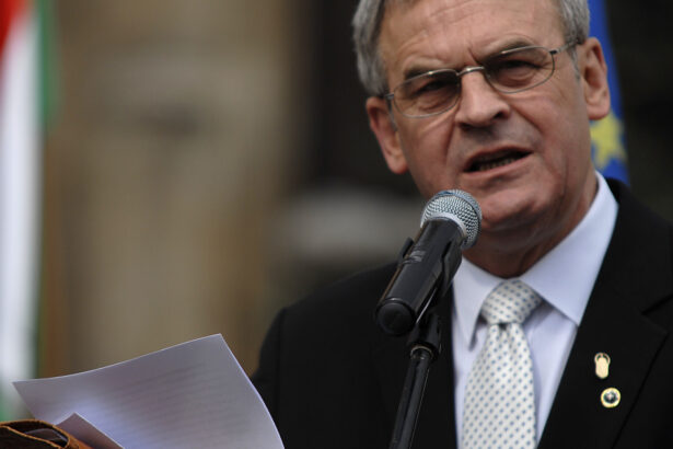 laszlo tokes cere autonomie pentru maghiarii din transilvania afirmatiile facute la baile tusnad in prezenta premierului viktor orban 6885d0a327bcc