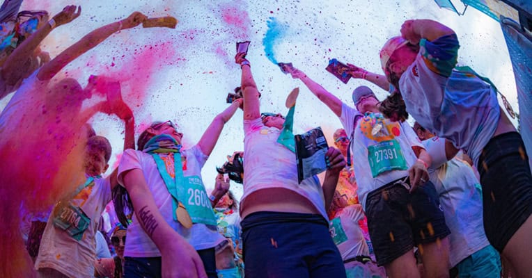 mamaia se coloreaza din nou the color run revine pe litoral din 2 august 2025 vor fi impuse restrictii de trafic rutier 688afacac858a