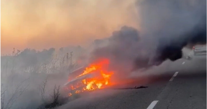 masina cuprinsa de flacari in dolj dupa ce un sofer beat a intrat cu autoturismul intr un sant de colectare a apelor pluviale 6864dae10d97c