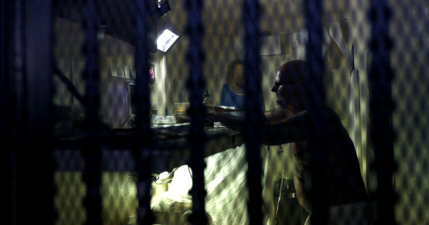 migrantii retinuti in inchisorile din sua sunt tinuti in conditii inumane arata un raport al human rights watch 687f4dc279652
