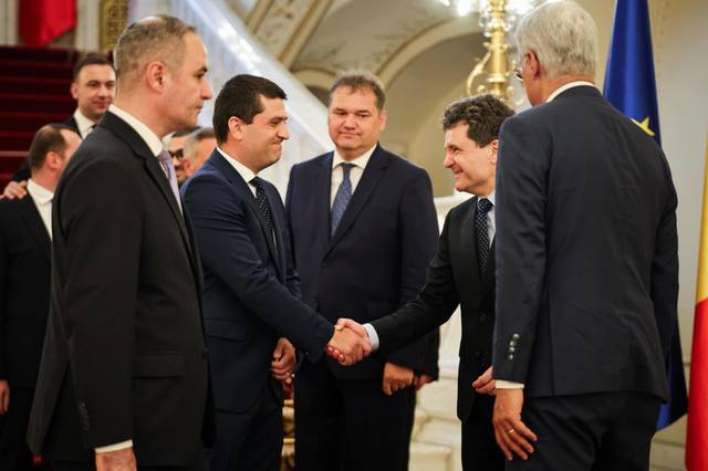 ministrul economiei despre directorii companiilor din subordine unii si au betonat contractele dar am ac de cojocul lor 6865960d5ad43