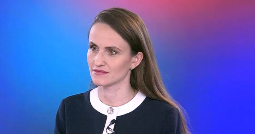 ministrul roman de externe oana toiu face astazi o vizita de lucru in republica moldova si va fi primita de maia sandu 687f1513b2959
