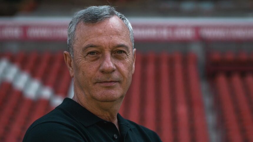 mircea rednic noul tata de la standard liege i a cucerit pe belgieni stie cum sa vorbeasca fiecaruia 687686a68e99b
