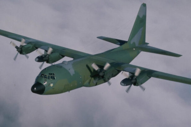 misiune umanitara 12 copii palestinieni si 36 de rude ale acestora evacuati din israel cu un avion al fortelor aeriene romane 688a7f32707f0