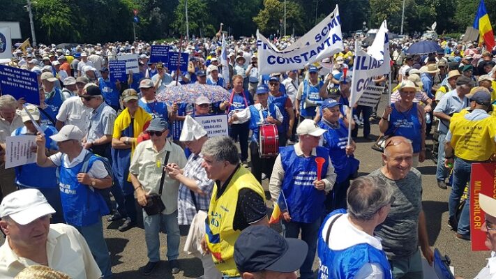 miting antiguvernamental in bucuresti protestatarii cer stoparea imediata a masurilor de austeritate 687f521076df4