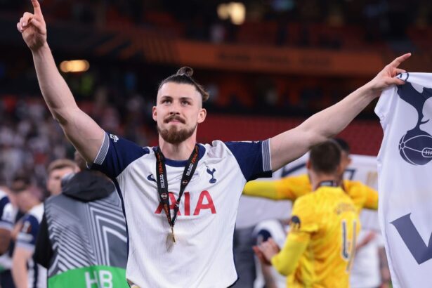 noul antrenor al lui tottenham a facut anuntul despre radu dragusin la prima sa conferinta de presa 687a6993e2bb2