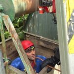 o catelusa si puiul ei au fost salvati dintr o fantana adanca de 12 15 metri in judetul tulcea 687fbf2dded4c