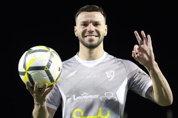 oficial anuntul pe care fcsb nu voia sa l vada andrei cordea prezentat de marea rivala reactia jucatorului 6889d9215b3b2