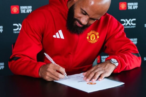 oficial manchester united si a prezentat transferul de 81 000 000e 687f3f154e521