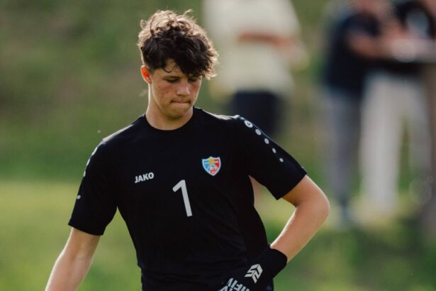 oficial moldovenii au dat lovitura portarul nationalei care are si cetatenie romana a semnat cu atletico madrid 686cf7c39cfa6