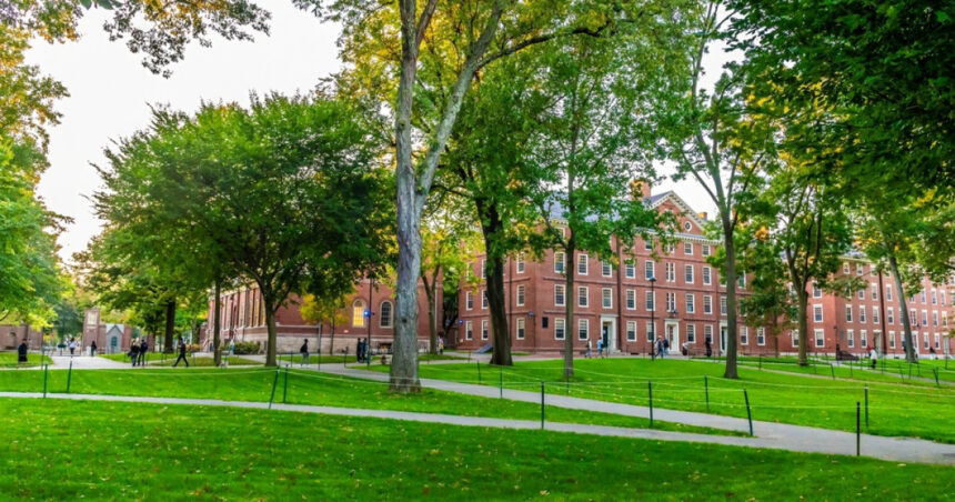 ordonanta a administratiei trump pentru a obtine de la universitatea harvard documente interne despre studentii sai straini 686ec10083664