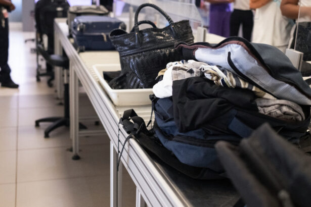 pasagerii nu se vor mai descalta la controalele de securitate din aeroporturile americane la 20 de ani de la implementarea regulii 68726fd22332c