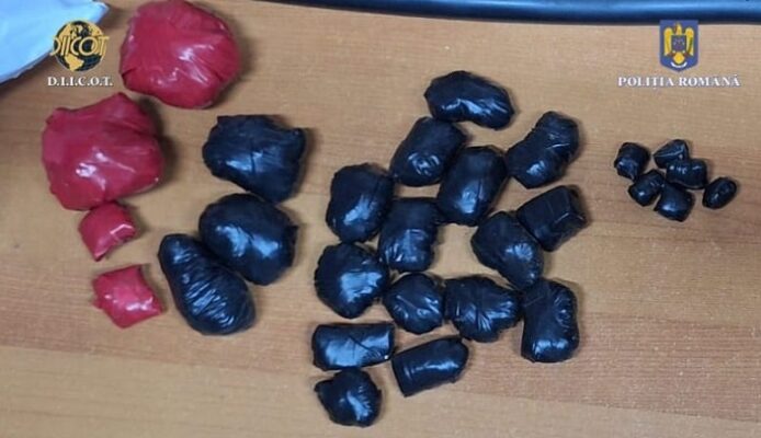 persoana de 19 ani retinuta de anchetatorii constanteni pentru trafic de droguri de mare risc 6888ddd04d161