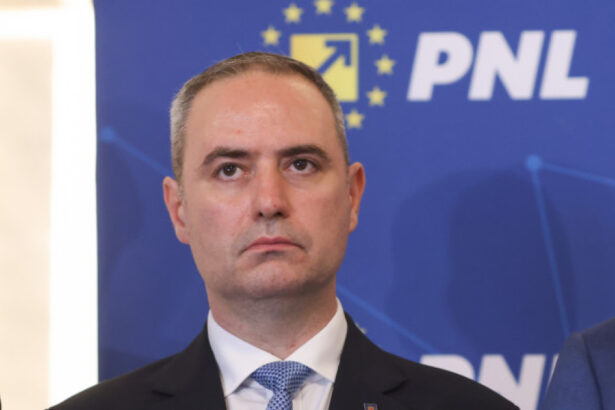 precizarile ministrului finantelor cu privire la amanarea sau blocarea pensiilor si salariilor vehiculate pe surse 68642ee9a9edd
