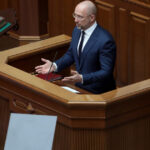 premierul ucrainean si a dat demisia parlamentul de la kiev urmeaza sa voteze un nou executiv zilele urmatoare 6877a3dfa3a84