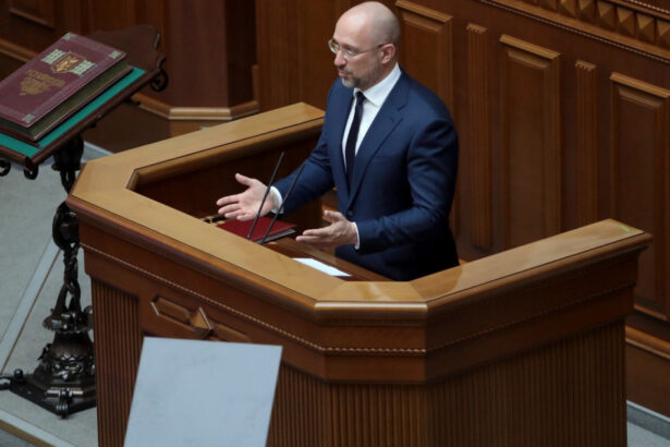 premierul ucrainean si a dat demisia parlamentul de la kiev urmeaza sa voteze un nou executiv zilele urmatoare 6877a3dfa3a84