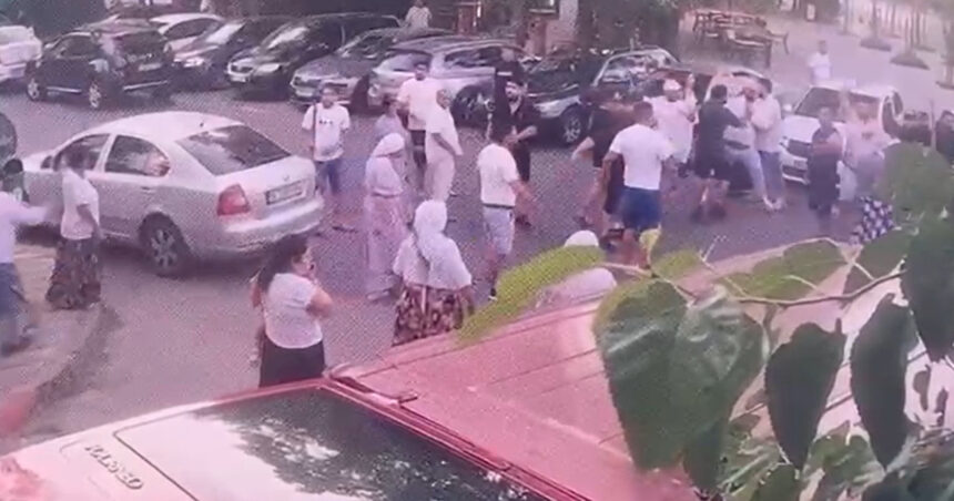 scandal cu macete bate si cutite in fata spitalului universitar de urgenta bucuresti sase persoane arestate 18 amendate 6874fa3ab3994