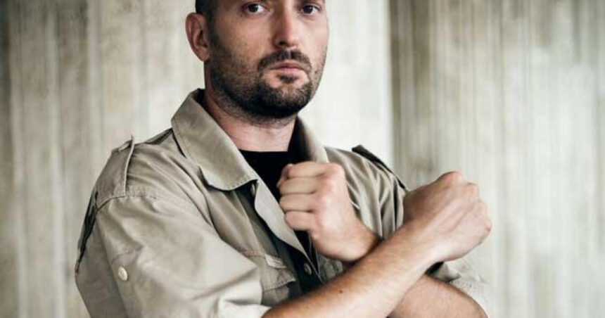 Scandal în curtea Catedralei Mântuirii Neamului: Rapperul Cheloo, prins de polițiști și testat pozitiv pentru droguri 1 scandal in curtea catedralei mantuirii neamului rapperul cheloo prins de politisti si testat pozitiv pentru droguri 688910fa2c5ce