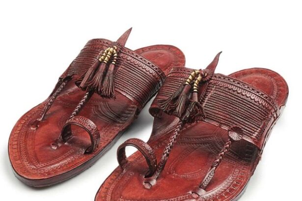 scandal prada acuzata ca a copiat designul unor sandale de doar 12 dolari 6865302c19410