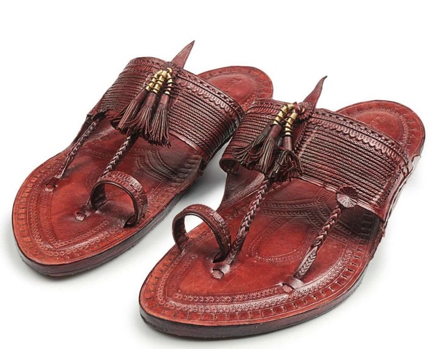 scandal prada acuzata ca a copiat designul unor sandale de doar 12 dolari 6865302c19410