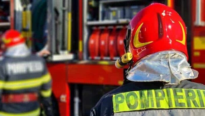 scurtcircuit la un transformator electric urmat de un incendiu de vegetatie uscata in constanta 687ce3bd8fa98