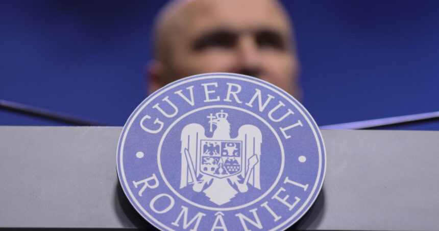 sindicalistii din sanatate si educatie protesteaza astazi in fata parlamentului impotriva masurilor fiscale propuse de noul guvern 686b521aebd0e