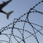 sua au anuntat un zbor de deportare unde au fost trimisi barbarii atat de periculosi pe care nici propriile tari nu i au vrut 68773e8a7f9e8