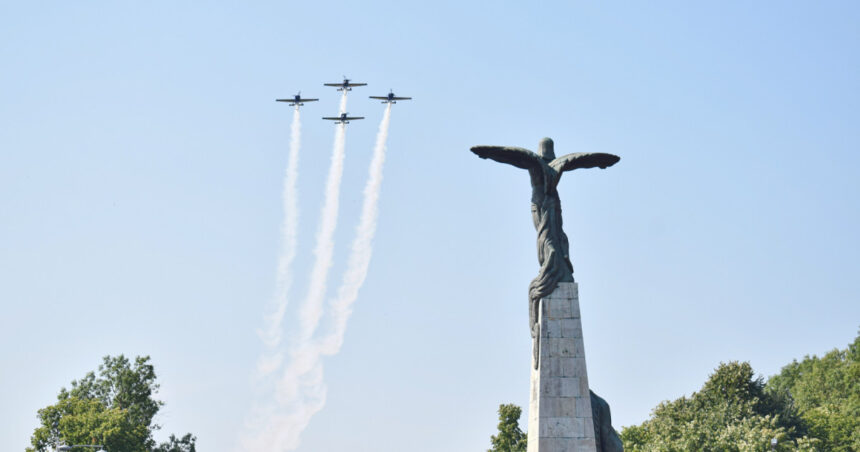 trei linii de autobuze stb inclusiv expresul de aeroport vor fi deviate duminica dimineata de ziua aviatiei 687a0bf0a5bc3