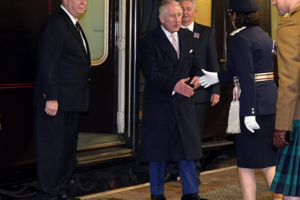 trenul regal britanic retras din cauza costurilor mari de intretinere regele charles al iii lea va folosi elicopterul 6864b01041fb9