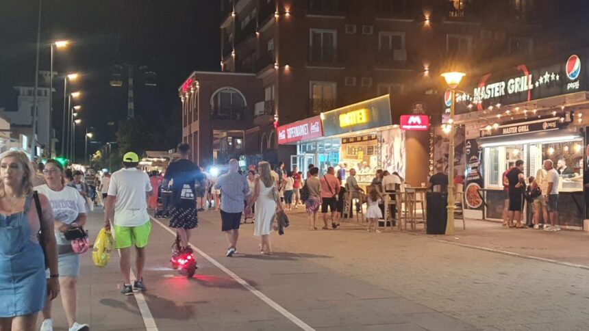 turisti cu sacosa in vacanta hotelierii din mamaia revoltati ca oaspetii aduc mancare in camere 6863b6bdbca70