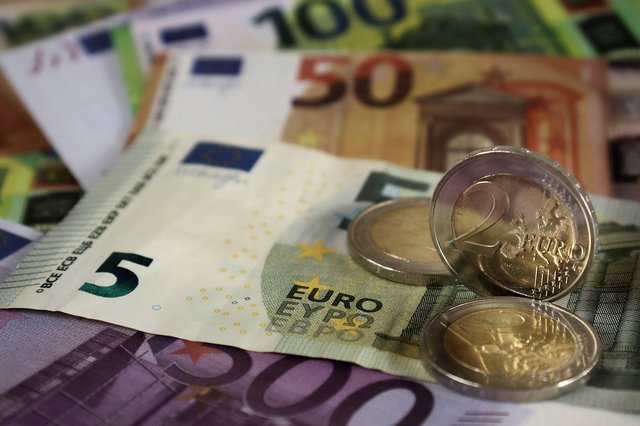 ultima ora o noua taiere sporul de pana la 50 pentru bugetarii care lucreaza la proiecte cu fonduri ue va fi conditionat 6863ad5205932