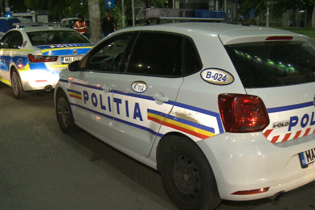 un sofer a aruncat din masina o arma si cartuse ascunse in trusa medicala in timp ce era urmarit de politisti barbatul a fost retinut 686b996ccab98