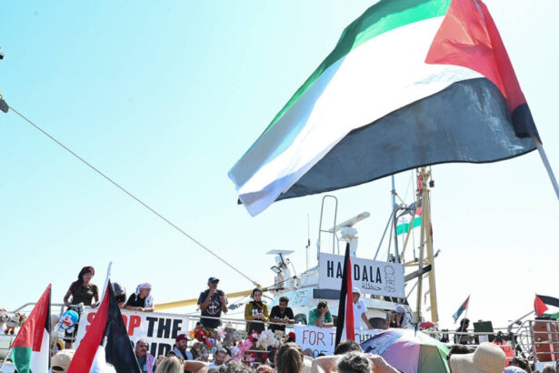 un vas cu ajutor umanitar se indreapta spre gaza sfidand blocada israelului echipajul ameninta cu greva foamei daca nava e oprita 688531842b26b
