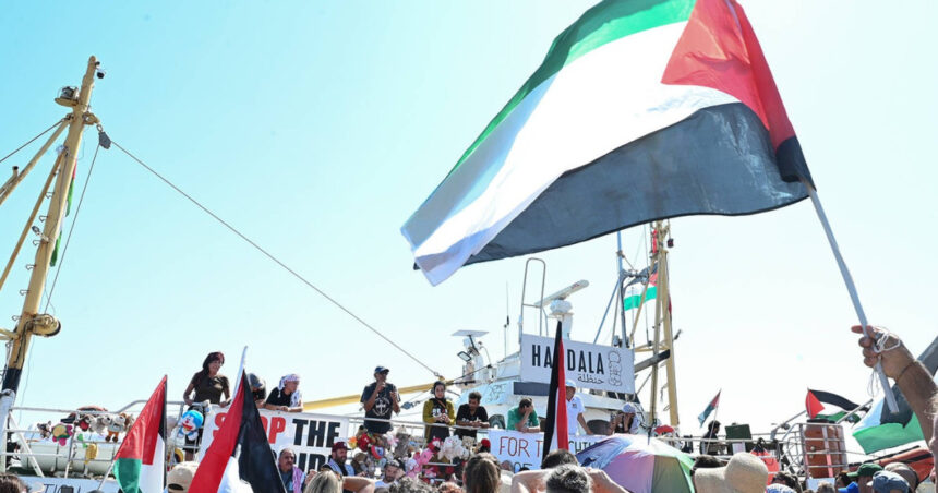 un vas cu ajutor umanitar se indreapta spre gaza sfidand blocada israelului echipajul ameninta cu greva foamei daca nava e oprita 688531842b26b