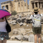 val de canicula in grecia temperaturile pot atinge 43 de grade celsius autoritatile au suspendat munca in aer liber 687f7b2296576