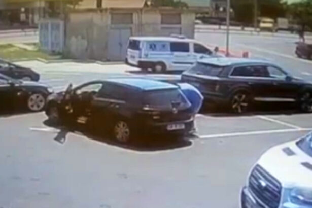 video alerta in judetul bacau dupa ce doi barbati au incercat sa bage o femeie cu forta intr un autoturism 686d33f6f176e