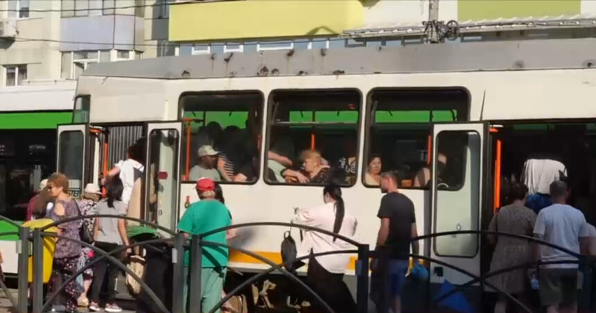 video angajatii stb nemultumiti de masurile de austeritate si lipsurile din transportul public sindicalistii iau in considerare greva 686c990950382