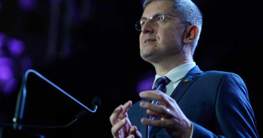 Cât va rezista Coaliția de guvernare în opinia europarlamentarului Dan Barna: Aș vrea să cred că există maturitate 1 video cat va rezista coalitia de guvernare in ochii europarlamentarului dan barna as vrea sa cred ca exista maturitate 6884d3e480b6f