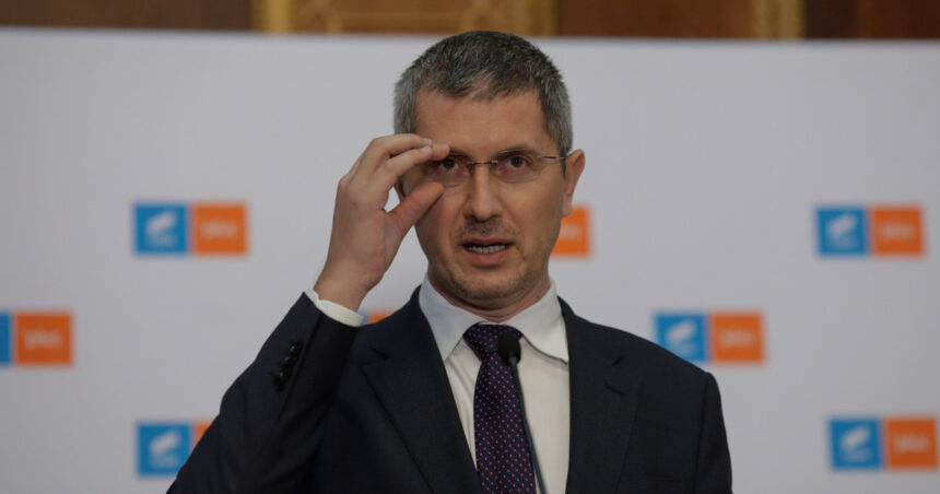 Ce spune Dan Barna despre capacitatea lui Bolojan de a face reforme: Are forța politică și înțelepciunea 1 video ce spune dan barna despre capacitatea lui bolojan de a face reforme are forta politica si intelepciunea 68853c438edc3