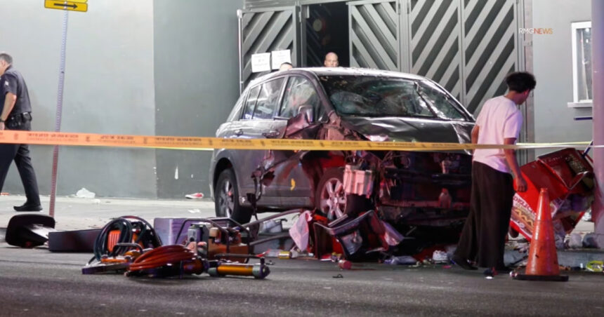 Cel puțin 30 de răniți după ce o mașină a intrat într-o mulțime în Los Angeles, în apropierea unei săli de concerte. 1 video cel putin 30 de raniti dupa ce o masina a intrat intr o multime in los angeles incidentul a avut loc in zona unei sali de concerte 687b9b9ab8c3c