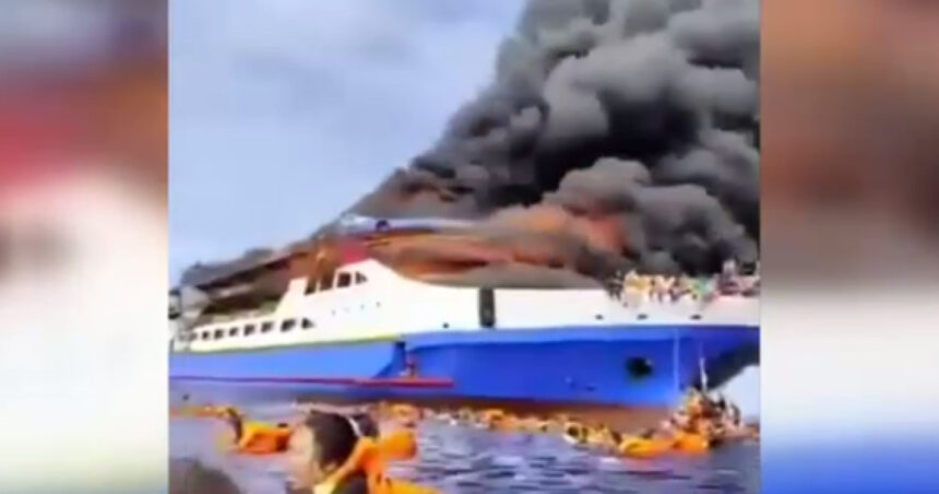video clipe de groaza in indonezia un feribot cu 280 de oameni la bord a luat foc cel putin trei persoane au murit 687d1b747a7f6