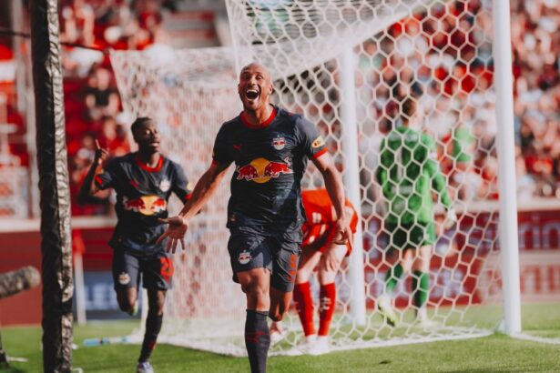 video condusa cu 1 0 dupa o ora de joc red bull salzburg a pornit macelul in deplasare in ultimele 30 de minute 6881d4056fdd9